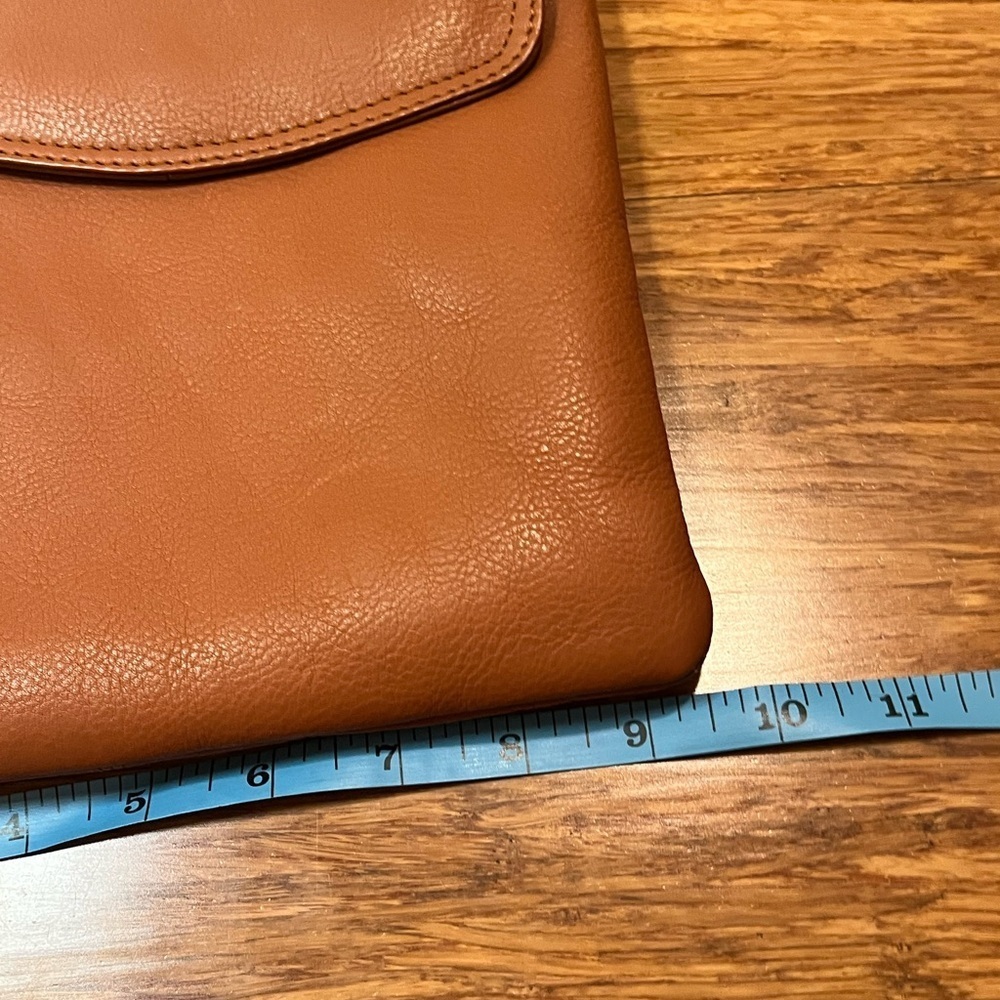 Paul & Taylor USA Caramel Brown Leather Crossbody Bag adjustable strap. Like new - Picture 10 of 12